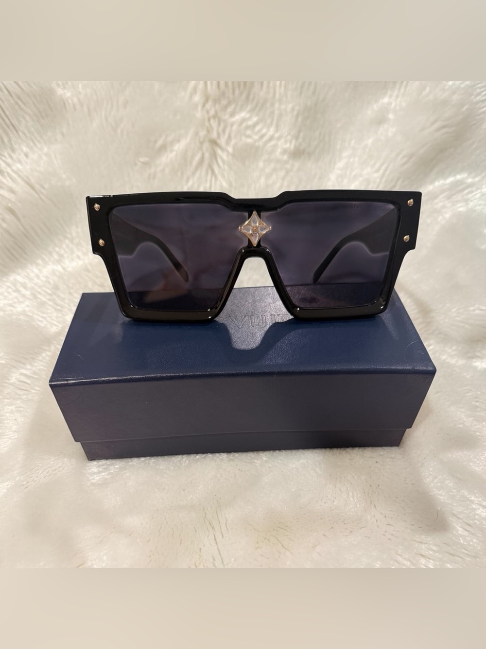 Black Style Sunglasses with Center Accent - Picture 5 of 6